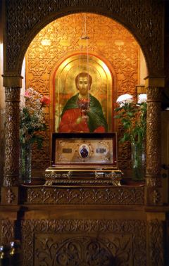 Икона святого мученика Авраамия Болгарского и ковчежец с его мощами