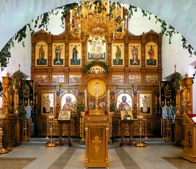 Иконостас храма во имя святителя Николая Рождественского монастыря.