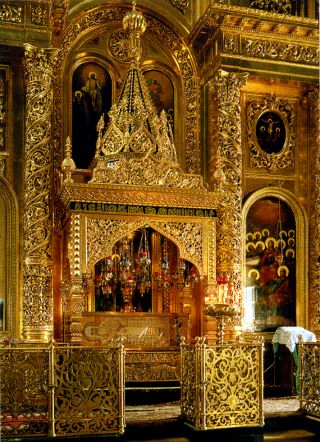 Сень над ракой с честными мощами святителя Алексия, установленная в Богоявленском Елоховском соборе.