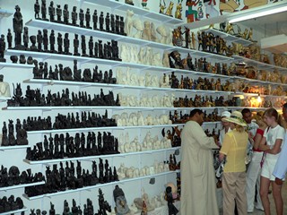 Египет, Карнак, в магазине сувениров.