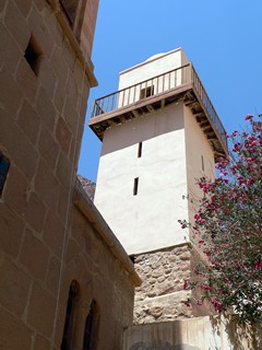 Египет, Синай, монастырь Святой Екатерины. Минарет мусульманской мечети.