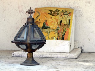 Израиль, Иерусалим. Часовня возле древней библейской лестницы. Лампада и икона.