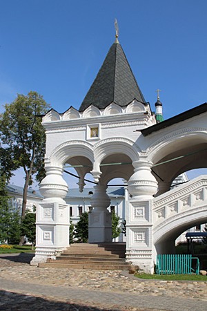 Свято-Троицкий Ипатьевский монастырь, Крыльцо Троицкого собора.