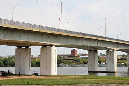 Кострома, Автопешеходный мост через реку Кострому.