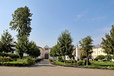 Свято-Троицкий Ипатьевский монастырь, На территории монастыря.