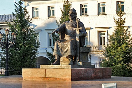Кострома, Памятник Юрию Долгорукому на Советской площади.
