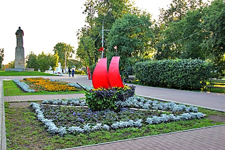 Кострома, Галера возле памяника Ивану Сусанину.