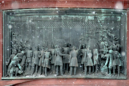 Санкт-Петербург, Барельеф на основании памятника Николаю I.
