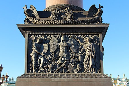 Основание Александровской колонны.
