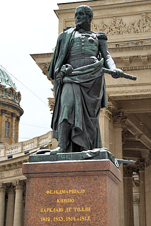 Памятник фельдмаршалу М. И. Барклаю-де-Толли возле Казанского собора в Санкт-Петербурге.
