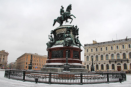 Памятник Николаю I в Санкт-Петербурге.
