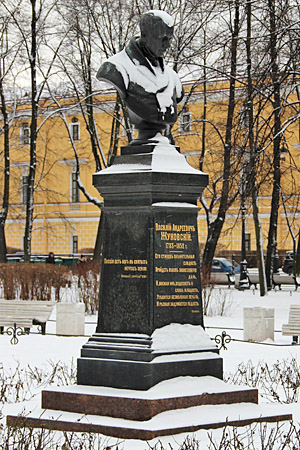 Памятник Василию Андреевичу Жуковскому в Александровском саду в Санкт-Петербурге.