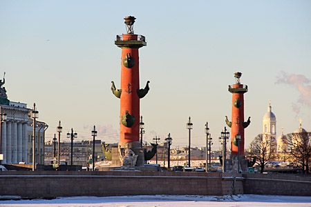 Санкт-Петербург, Ростральные колонны.