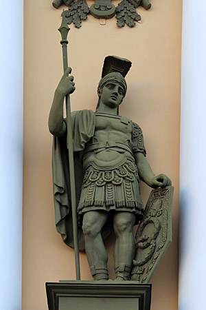 Скульптура воина, элемент оформления арки Главного штаба
