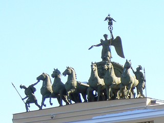 Санкт-Петербург, Скульптуры над Триумфальной аркой.