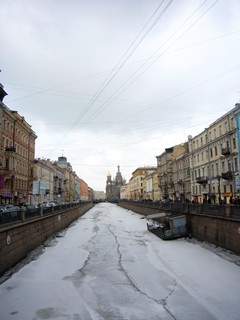 Санкт-Петербург, Канал Грибоедова, вдали храм Спаса-на–Крови.