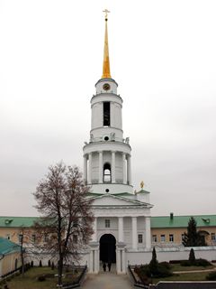 Задонск, Задонский Рождество-Богородицкий мужской монастырь, Вид от Владимирского собора на колокольню.