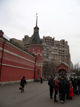 Покровский монастырь в Москве, угловая башня, Святые ворота