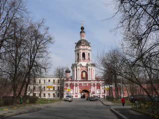 Донской мужской монастырь в Москве, колокольня с надвратным храмом св. праведных Захарии и Елисаветы