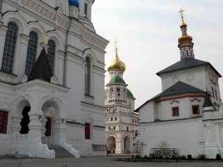 Николо-Перервинский монастырь в Москве, крыльцо Иверского собора
