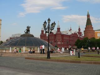 Исторический музей. Вид с Манежной площади. Справа - Угловая Арсенальная башня Московского Кремля