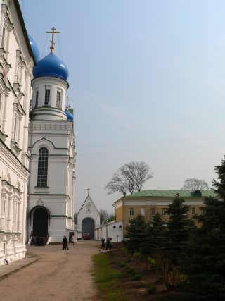 Николо-Перервинский монастырь в Москве, въездные врата с восточной стороны
