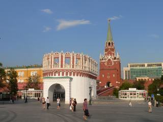 Кутафья и Троицкая башни Московского Кремля