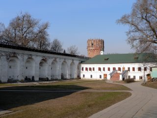 Новодевичий монастырь в Москве, Сетунская башня и Стрелецкие караульни