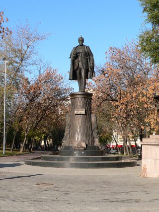 Памятник инженеру В. Г. Шухову