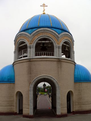 Храм Троицы Живоначальной в Орехово-Борисово