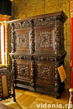 Старинная резная мебель в Кабинете царя Алексея Михайловича.