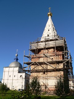 Можайск, Можайский Лужецкий Ферапонтов монастырь. Надвратная Преображенская церковь и колокольня.
