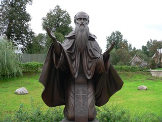 Можайск, источник Преподобного Ферапонта. Памятник Российскому монашеству благодарные потомки