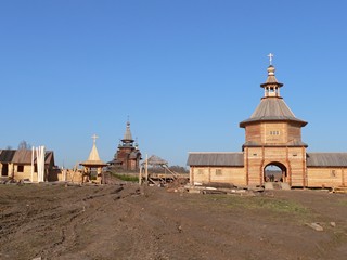 Водопад Гремячий ключ. Сергиевская церковь и Святые ворота