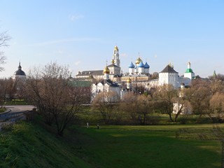 Вид со смотровой площадки на Свято-Троицкую Сергиеву Лавру