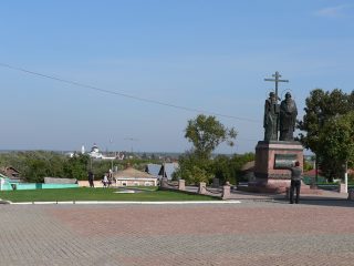 Коломна, Коломенский кремль, памятник Кириллу и Мефодию