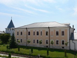 Серпухов, Высоцкий мужской монастырь. Корпус келий.