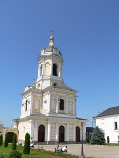 Серпухов, Высоцкий мужской монастырь. Надвратная колокольня над Западными воротами Высоцкого монастыря.