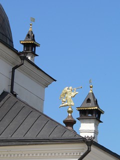 Серпухов, Высоцкий мужской монастырь. Ангел на крыше.
