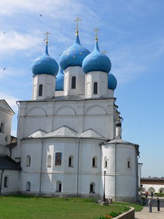 Серпухов, Высоцкий мужской монастырь. Вид на алтарь Зачатьевского собора.