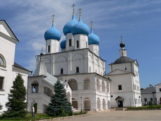 Серпухов, Высоцкий мужской монастырь. Зачатьевский собор и Сергиевская церковь.