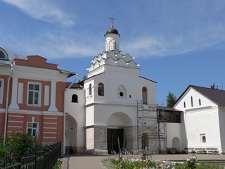 Серпухов, Владычный женский монастырь. Надвратная церковь Феодота Анкирского.