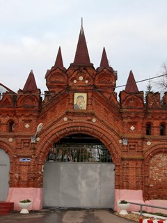 Казанский Колычевский женский монастырь. Святые врата и Казанская икона Божией Матери