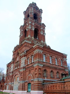 На втором ярусе колокольни монастыря расположена церковь Иувеналия, патриарха Иерусалимского