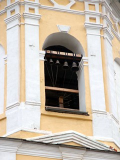 Николо-Радовицкий монастырь. Колокола на колокольне.