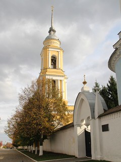 Колокольня Свято-Троицкого Ново-Голутвина женского монастыря, Святые ворота.