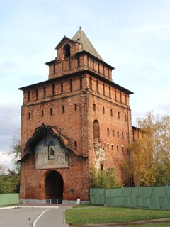 Коломна, Пятницкие ворота – главная проездная башня, главный вход в Коломенский кремль.