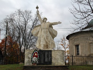 Радовицы, Памятник воинам, павшим в годы Великой Отечественной Войны.