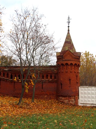 Свято-Троицкий Мариинский женский монастырь. Угловая башня монастырской ограды.