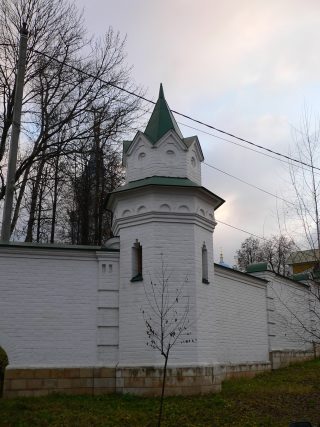 Спасо-Влахернский женский монастырь в Деденево. Угловая башенка монастырской ограды